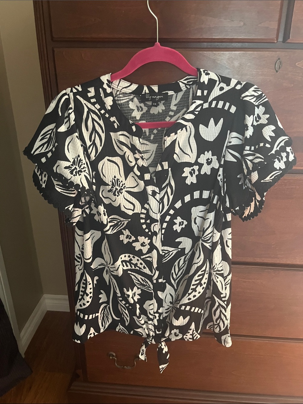 Women's Black & White Floral Tie-Front Blouse